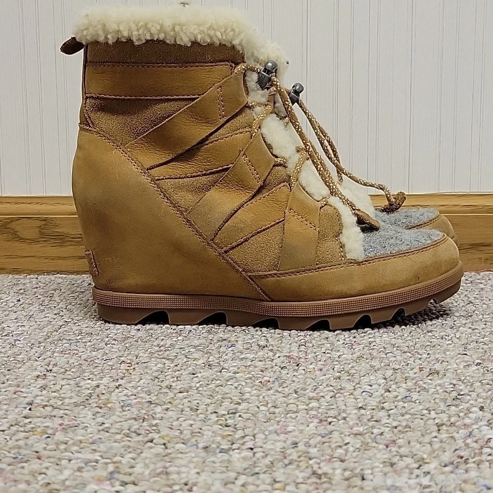 Sorel Wedge II Tan and Cream Winter Boots, Women's 8.5 Shearling